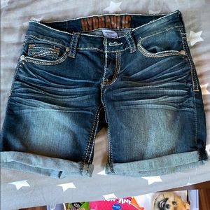 Dark women’s 5/6 Hydraulic jean shorts